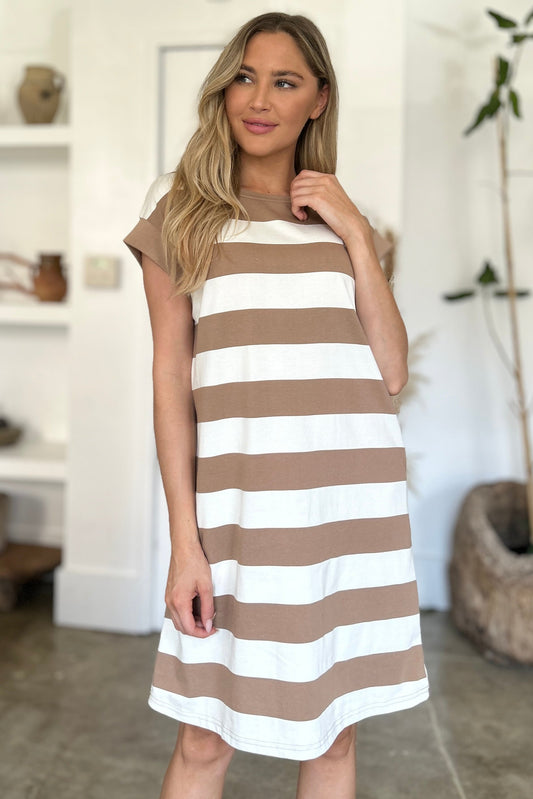 Robe mini rayée à col rond et manches courtes Basic Bae