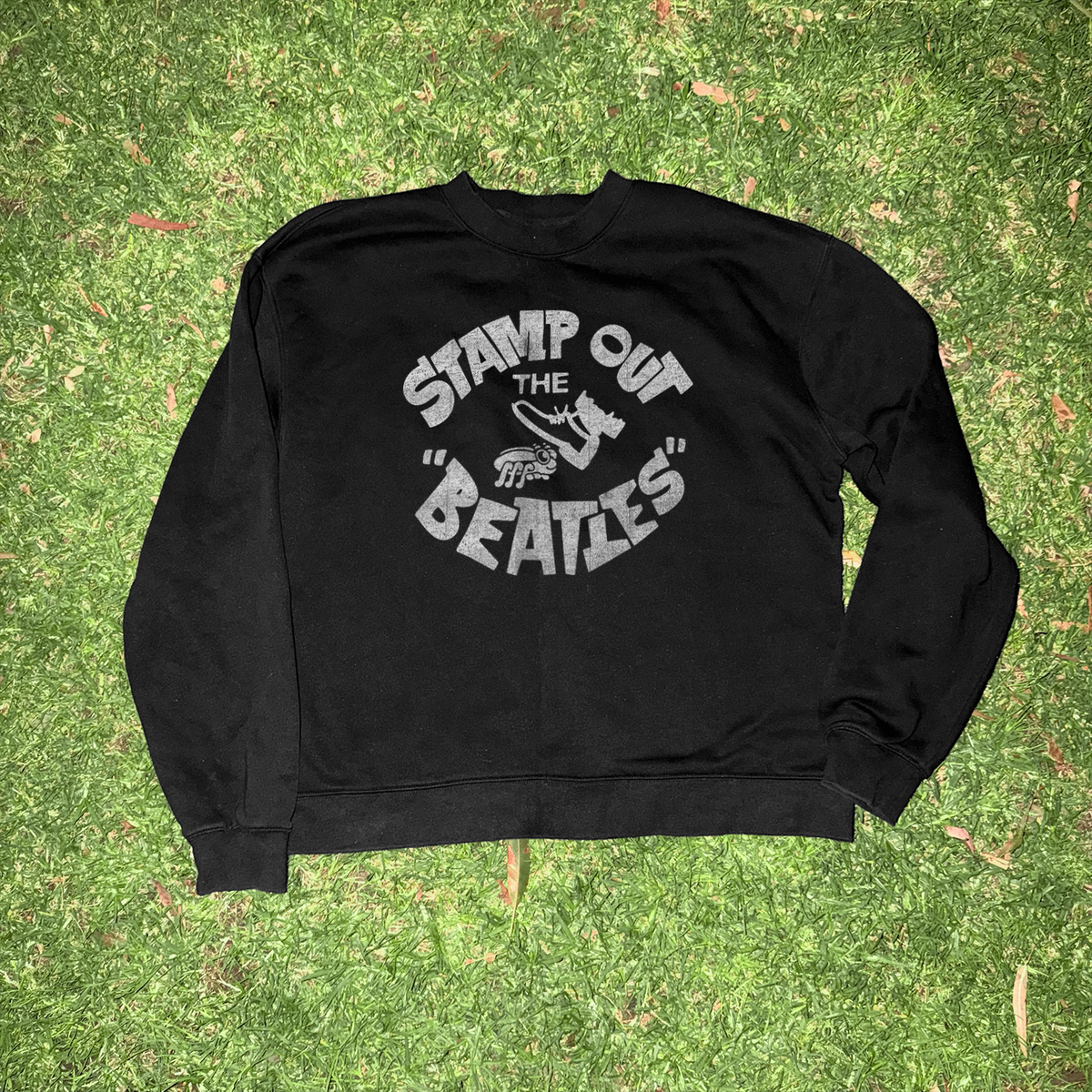 Sweat-shirt vintage noir à col rond « Stamp Out the Beatles » des années 60