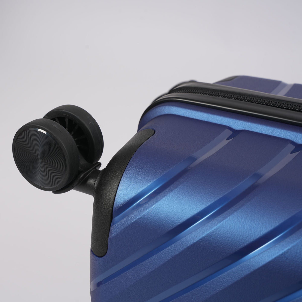 24-Inch Hardcase Spinner Suitcase