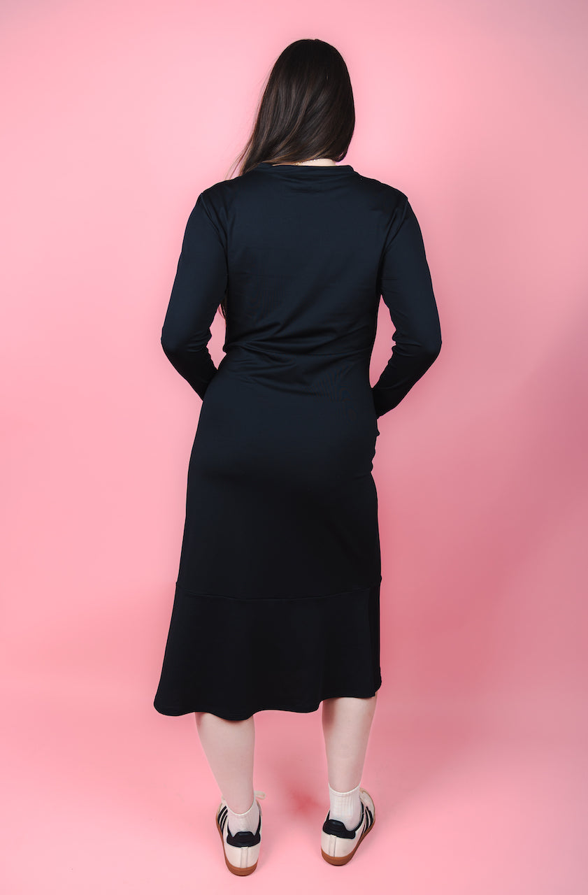 EverReady Mesh V-Neck Maxi Dress with Pockets