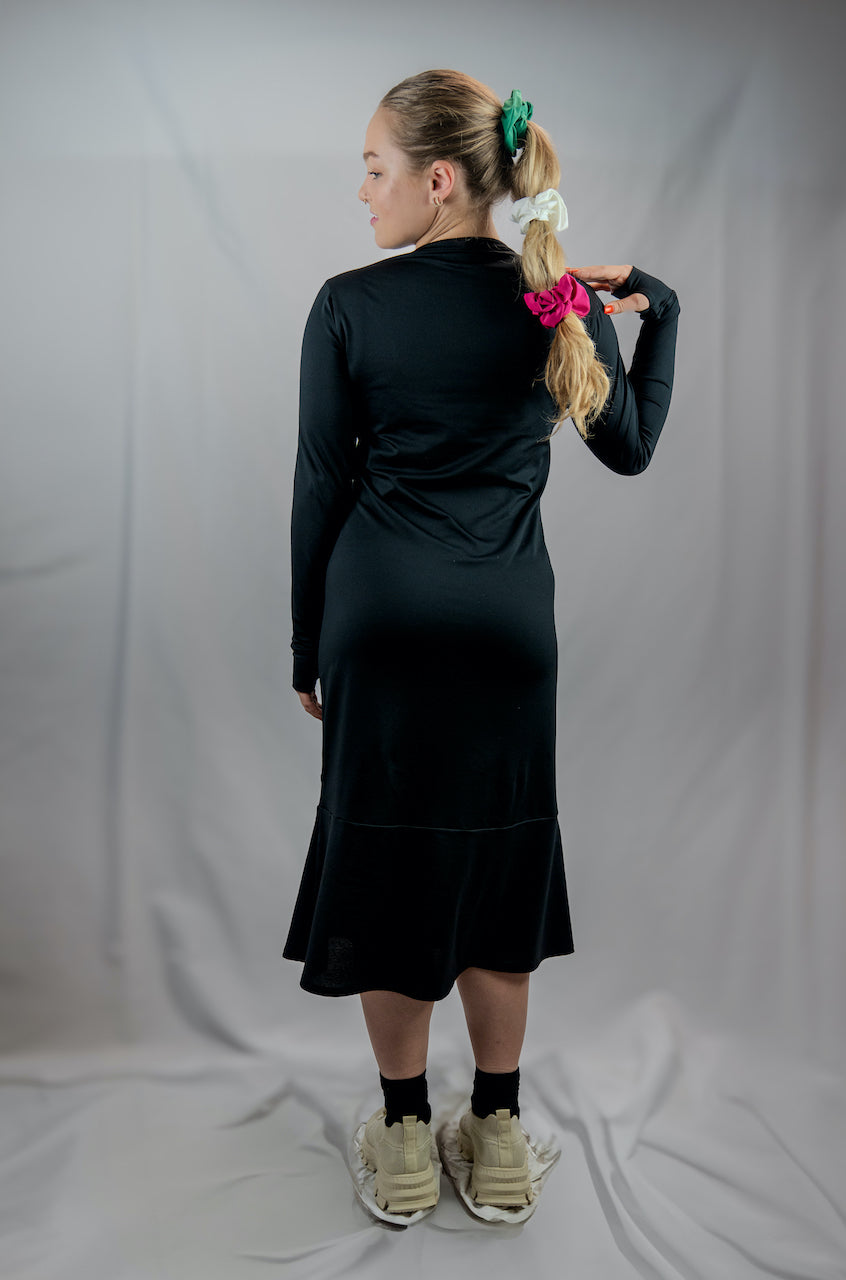 EverReady Mesh V-Neck Maxi Dress with Pockets