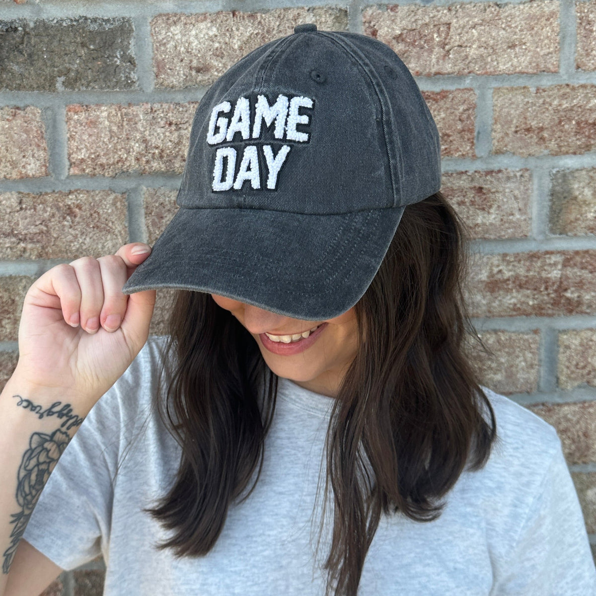 Casquette avec écusson en chenille "Game Day"