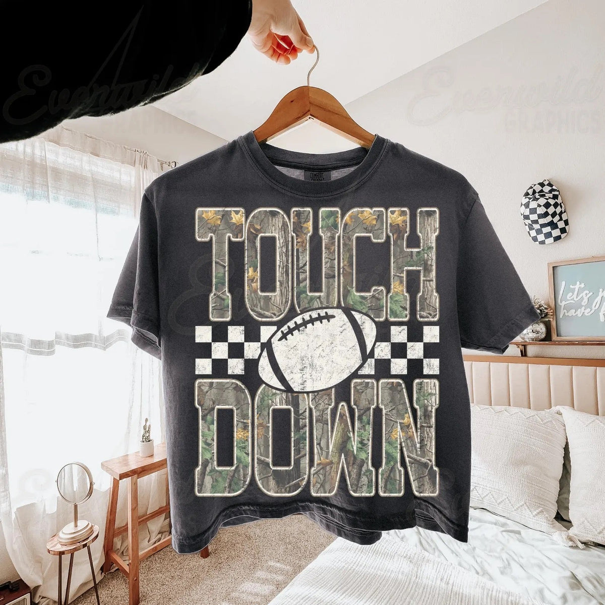 T-shirt graphique de football américain Touchdown Camo | Haut de jour de match | T-shirt d'automne pour maman de joueur de football