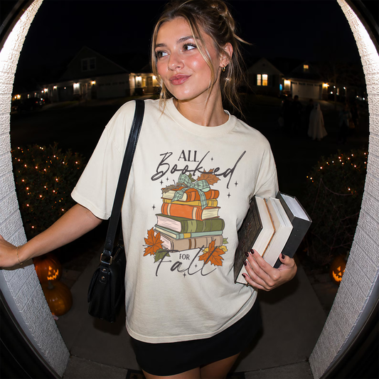 T-shirt graphique pour les amoureux des livres « All Booked for Fall »