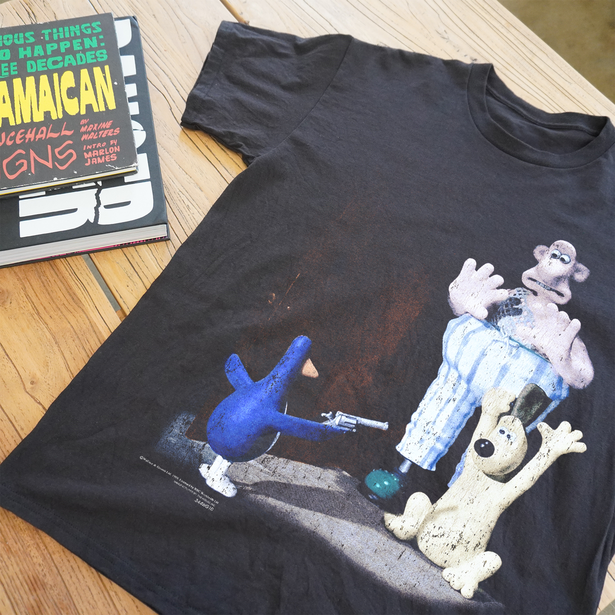 T-shirt noir rare « Wallace et Gromit » de 1989 avec le pingouin