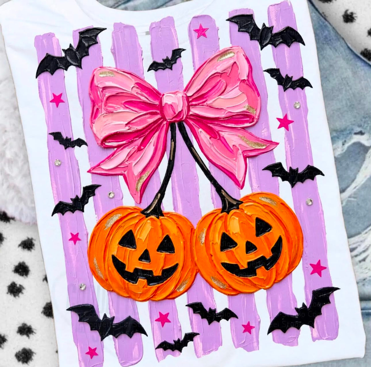 T-shirt graphique d'Halloween citrouille avec nœud rose | Haut girly pour la saison effrayante | T-shirt Jack O'Lantern