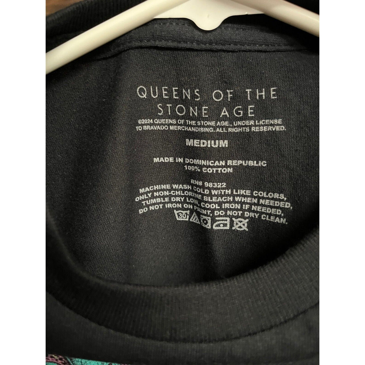 T-shirt homme Queens of the Stone Age - Serpent & Poignard Blacklight sous licence / Neuf