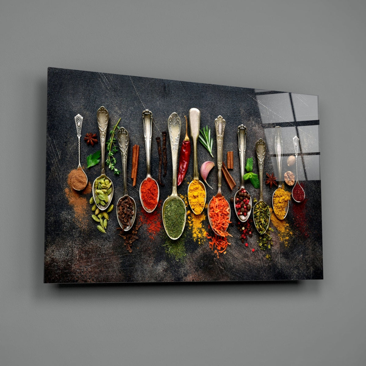 Tableau sur verre Art mural Rangée de cuillères en argent avec épices colorées