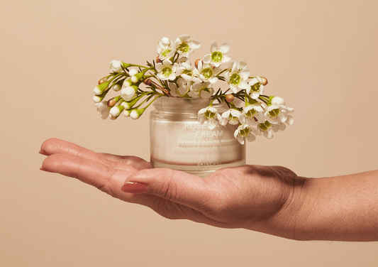 Crème hydratante éclat à l'eau de rose