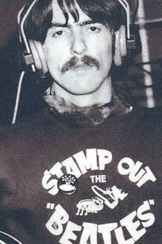 Sweat-shirt vintage noir à col rond « Stamp Out the Beatles » des années 60